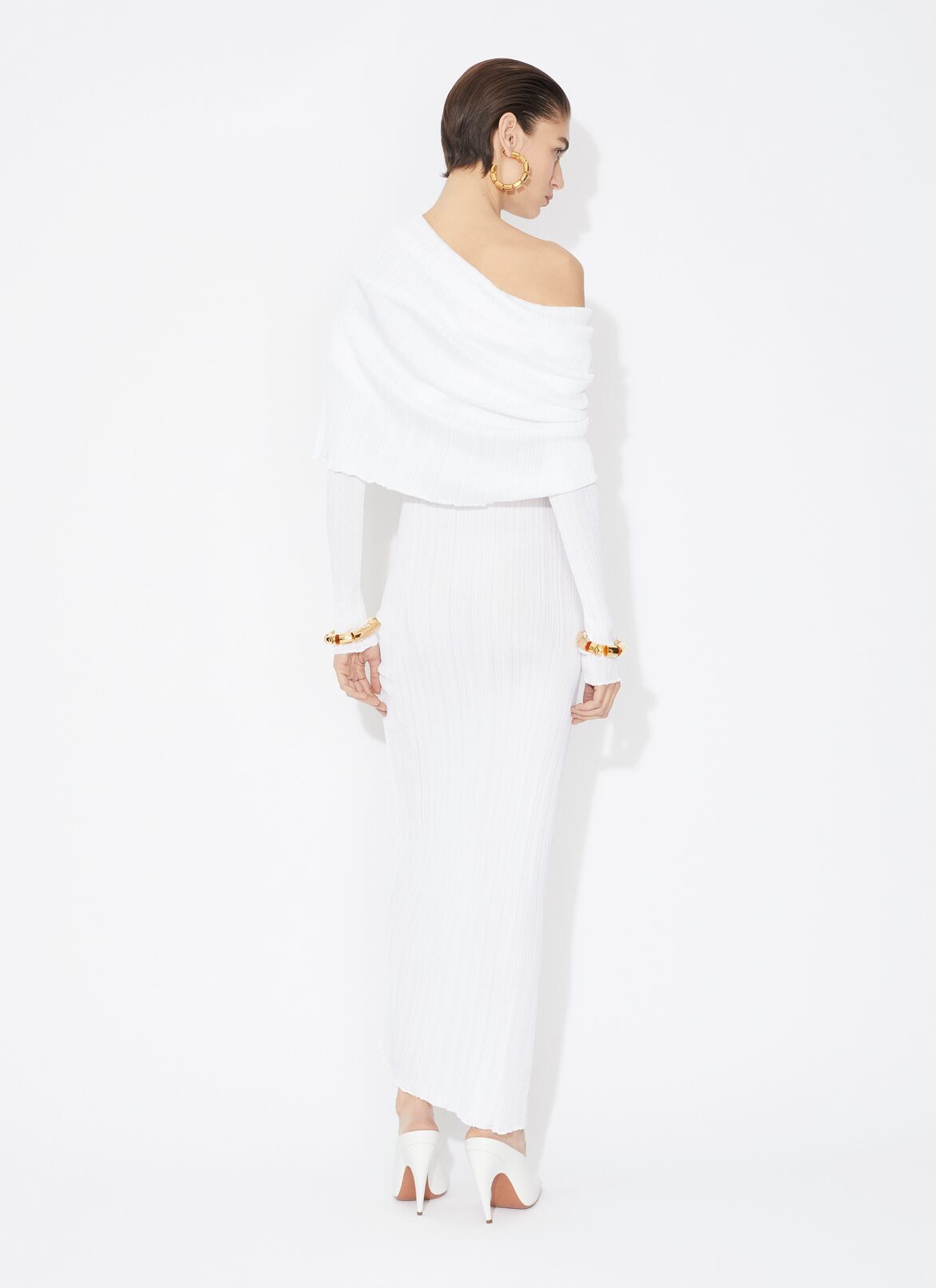 DRAPIERTES SCHULTERFREIES KLEID AUS PLISSIERTEM STRICK ALAÏA WEIß DRAPIERTES SCHULTERFREIES KLEID AUS PLISSIERTEM STRICK
